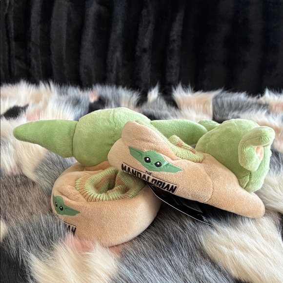 Kids Star Wars Mandalorian Baby Yoda Slippers - Picture 7 of 8